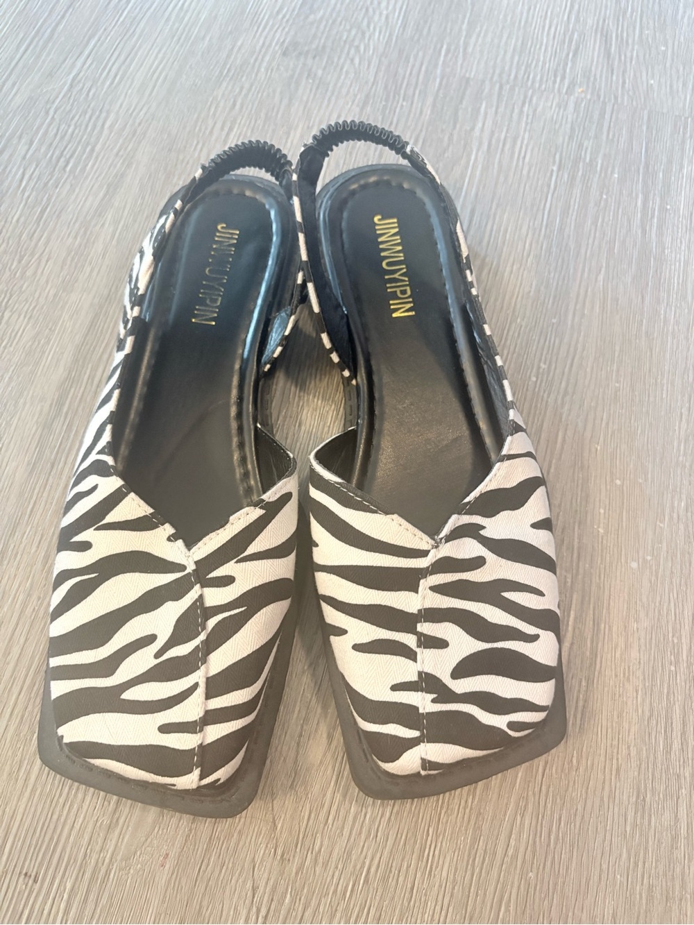 Black and white square toes animal zebra print Sz 9